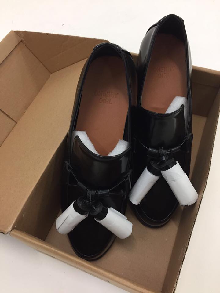 WHOAMI • CARE • 刮腳的鞋子