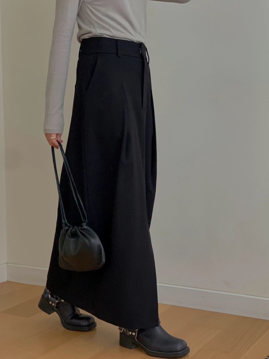 Fron Slit Silhouette Skirt