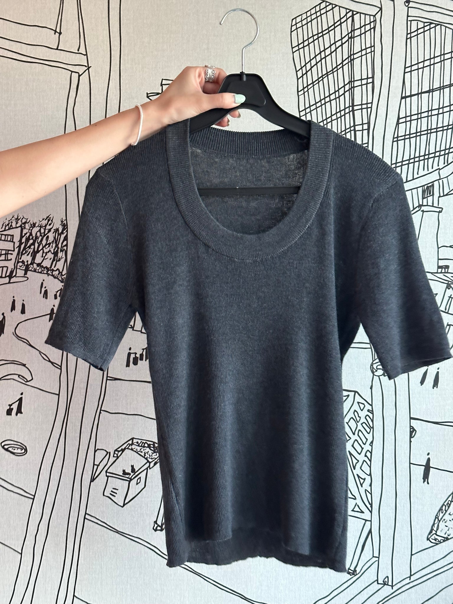 T10 Low U knit top