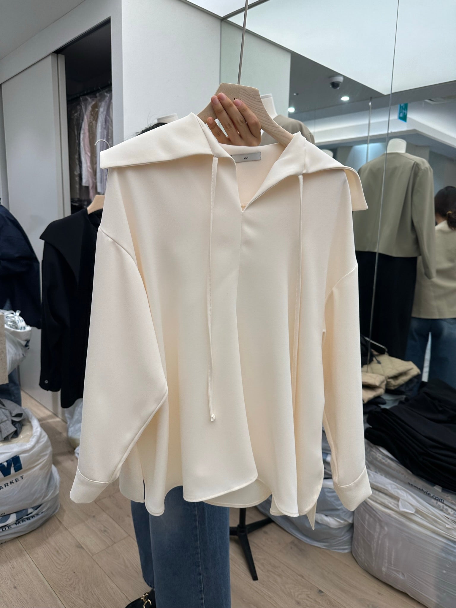 WS2024JAN165 (Ivory)