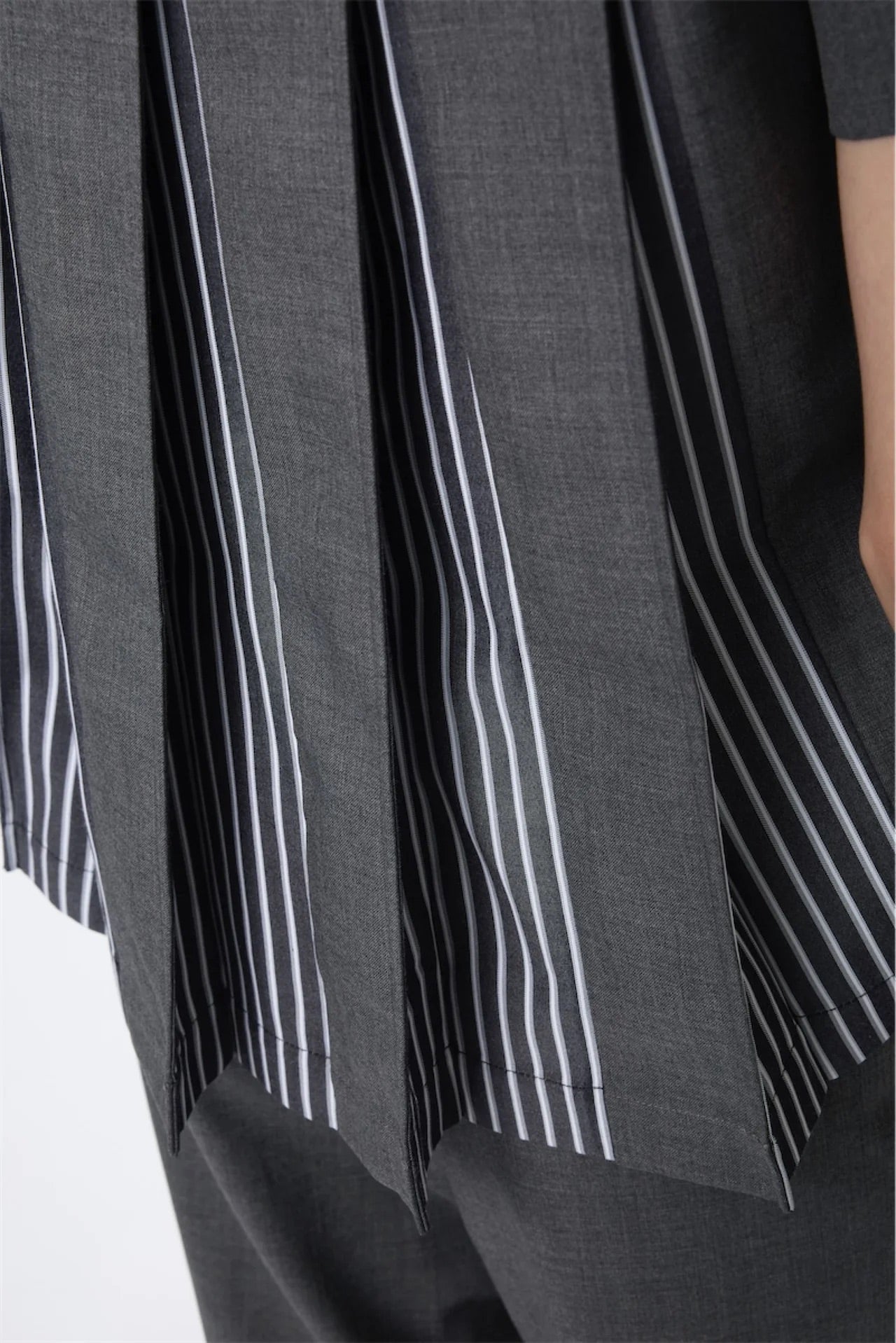 Premium Wool Shirting Block-Pleated Top (Black)