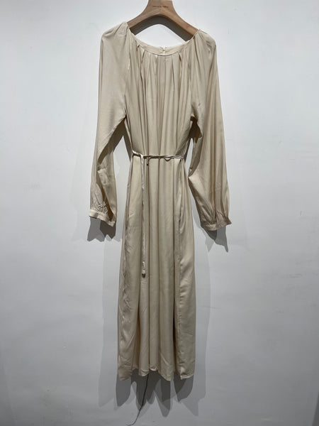 WS2024FEB024 (Ivory)(22-24Feb $298, 之後批發價$368)