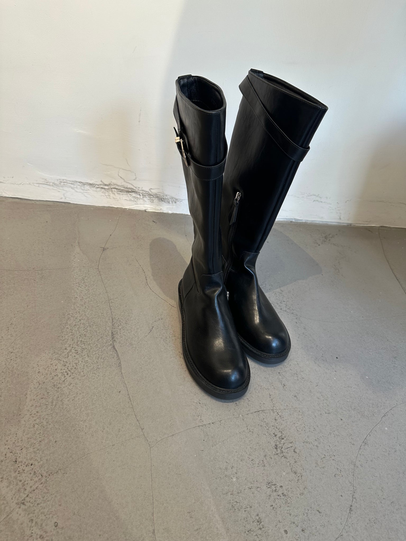 Cool Calf Leather Buckle Long Boots (15-18Oct $698, 之後批發價$798)