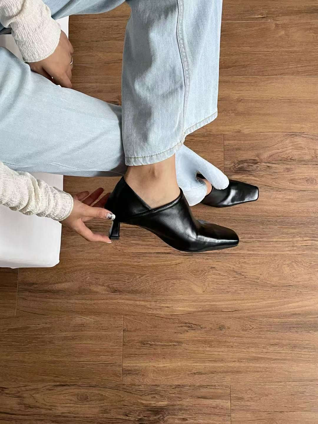 2 Ways Flat Head Shoes (15-18Oct $398, 之後批發價$448)