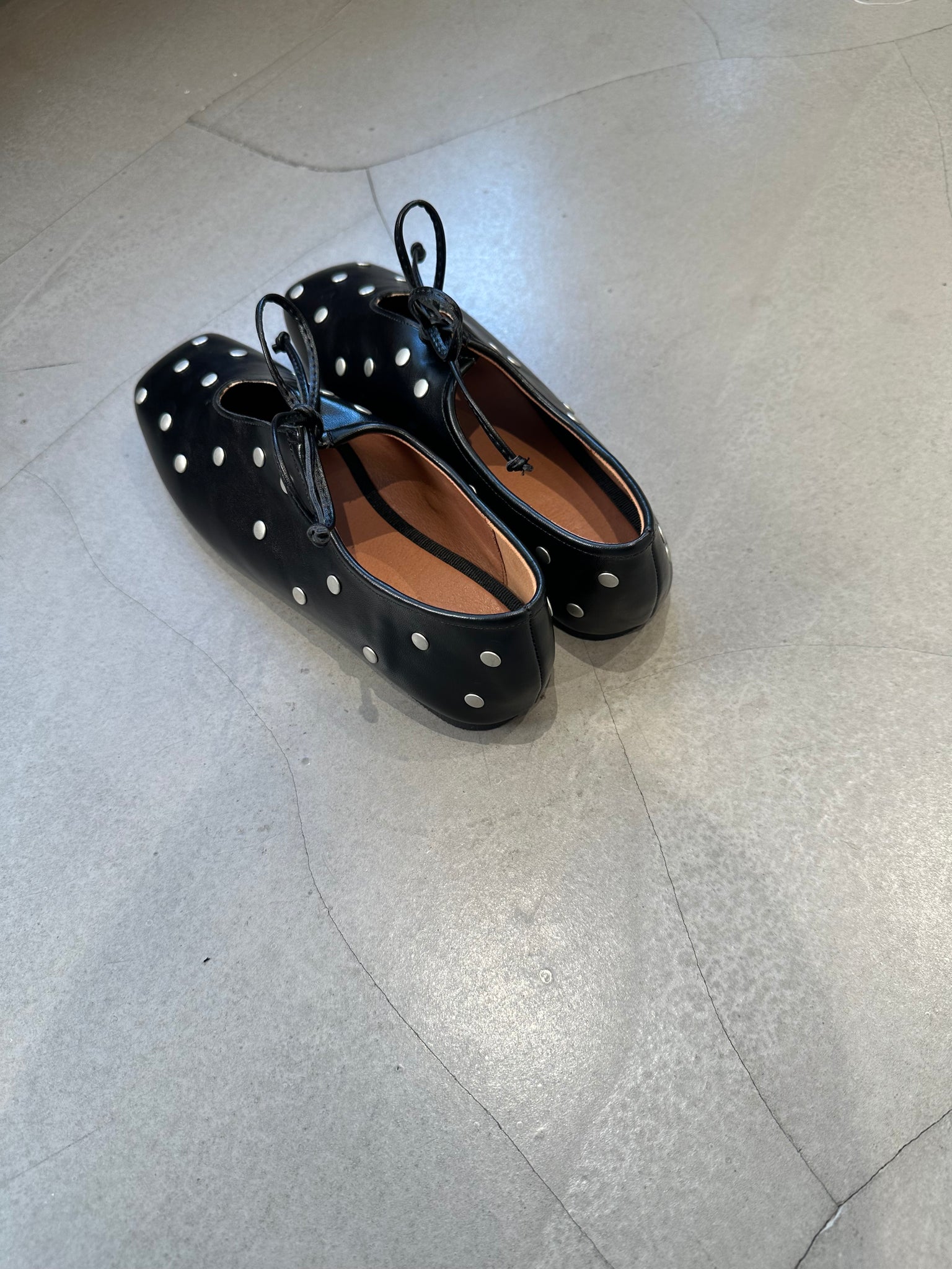 Lamb Leather Stud Tie Square Head Shoes (15-18Oct $468, 之後批發價$498)