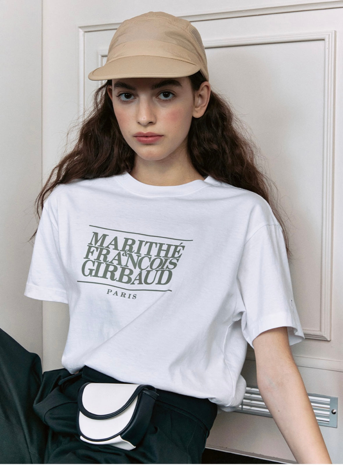 MOUVEMENT CLASSIC LOGO TEE white