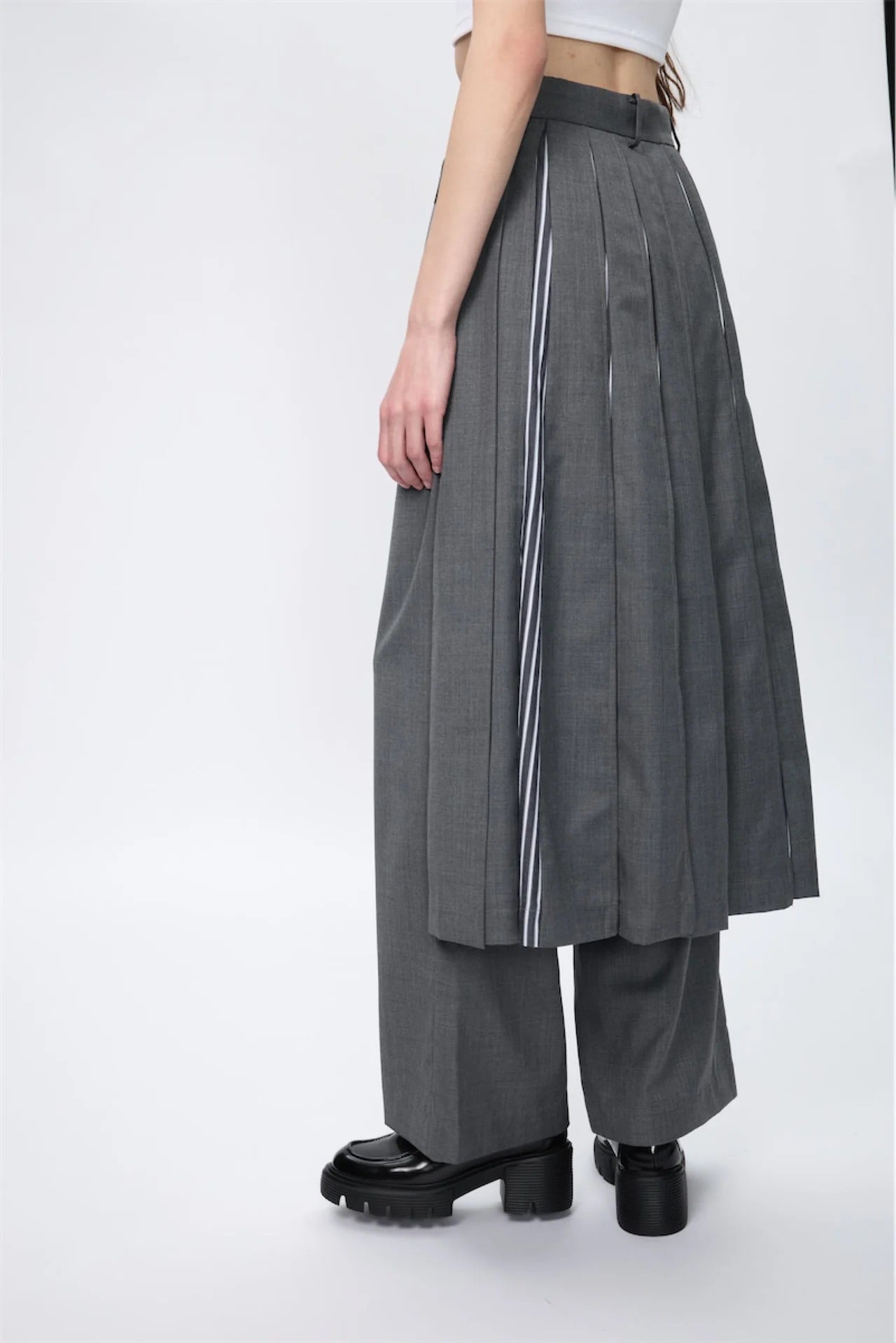 Block-Pleated Flare Shirting Trousers (Grey)