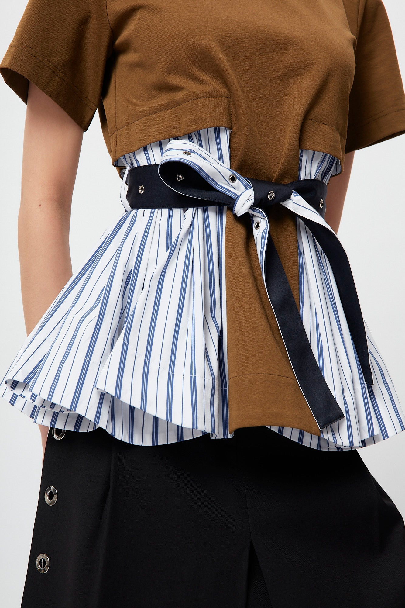 Fem-Working Peplum Tee - Olive
