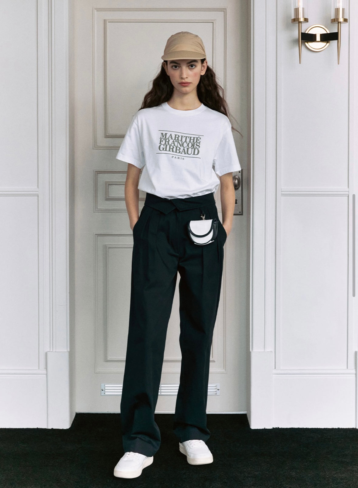 MOUVEMENT CLASSIC LOGO TEE white