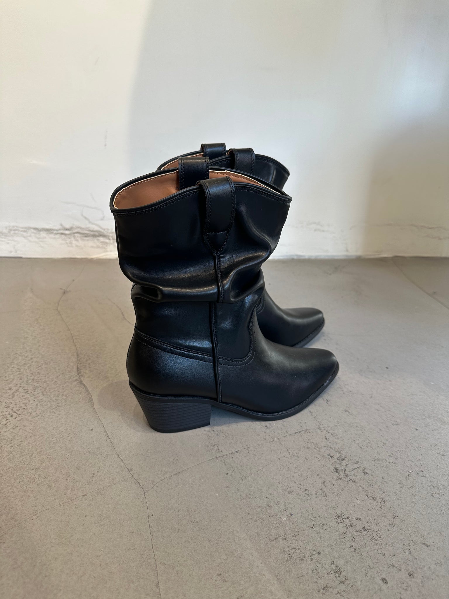 Folds Calf Leather Short Boots (15-18Oct $568, 之後批發價$598)
