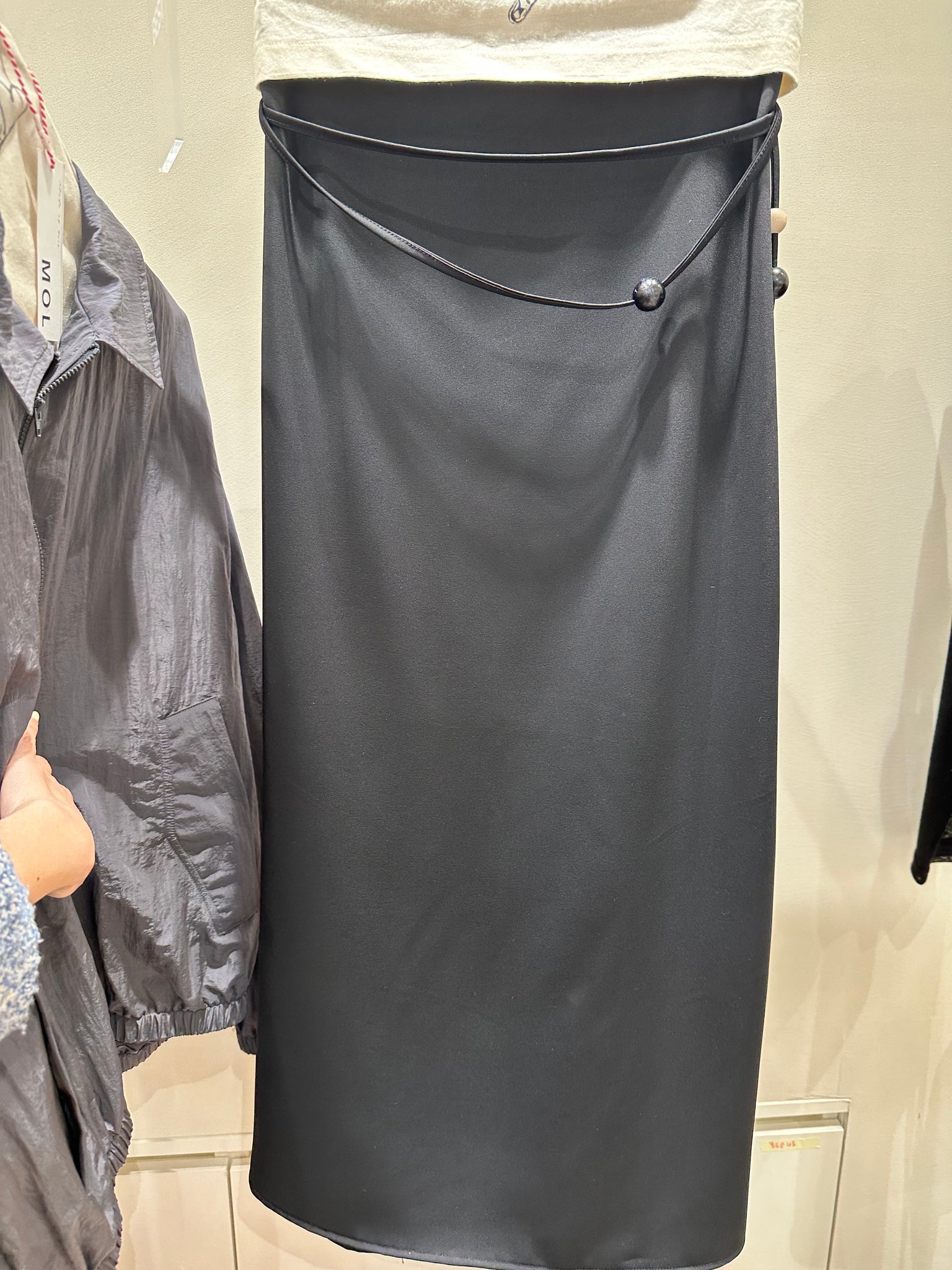 Marble Belt Skirt (19-21Mar $368, 之後批發價$398)