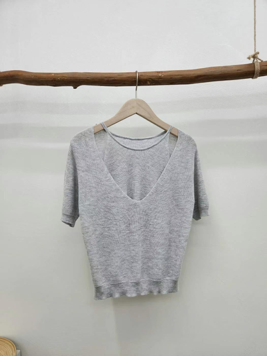 Die Cut Knit Top (19-21Mar $268, 之後批發價$298)