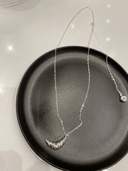 WS2024FEB073 (Neckalce - Croissant Pendant)