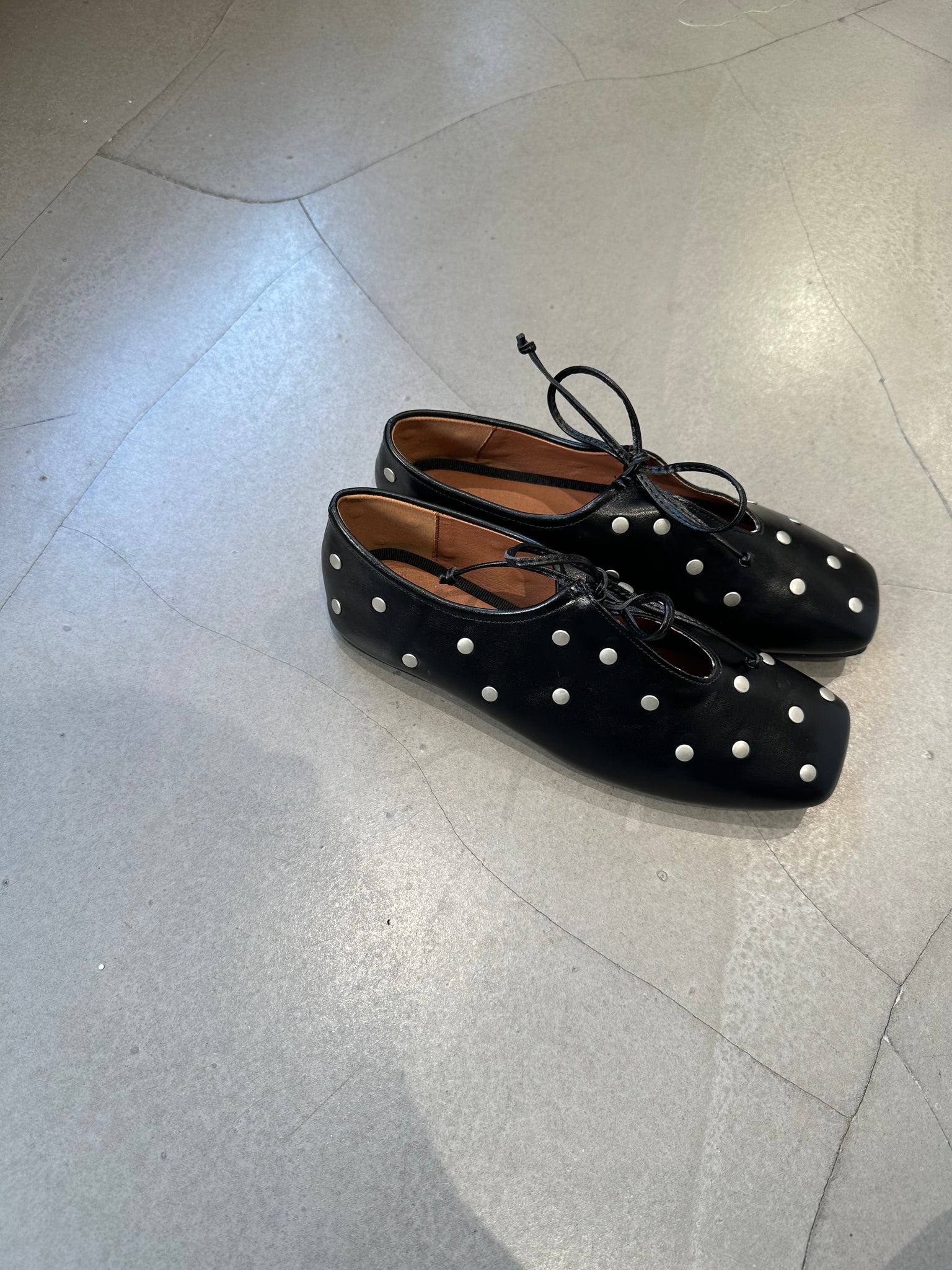 Lamb Leather Stud Tie Square Head Shoes (15-18Oct $468, 之後批發價$498)