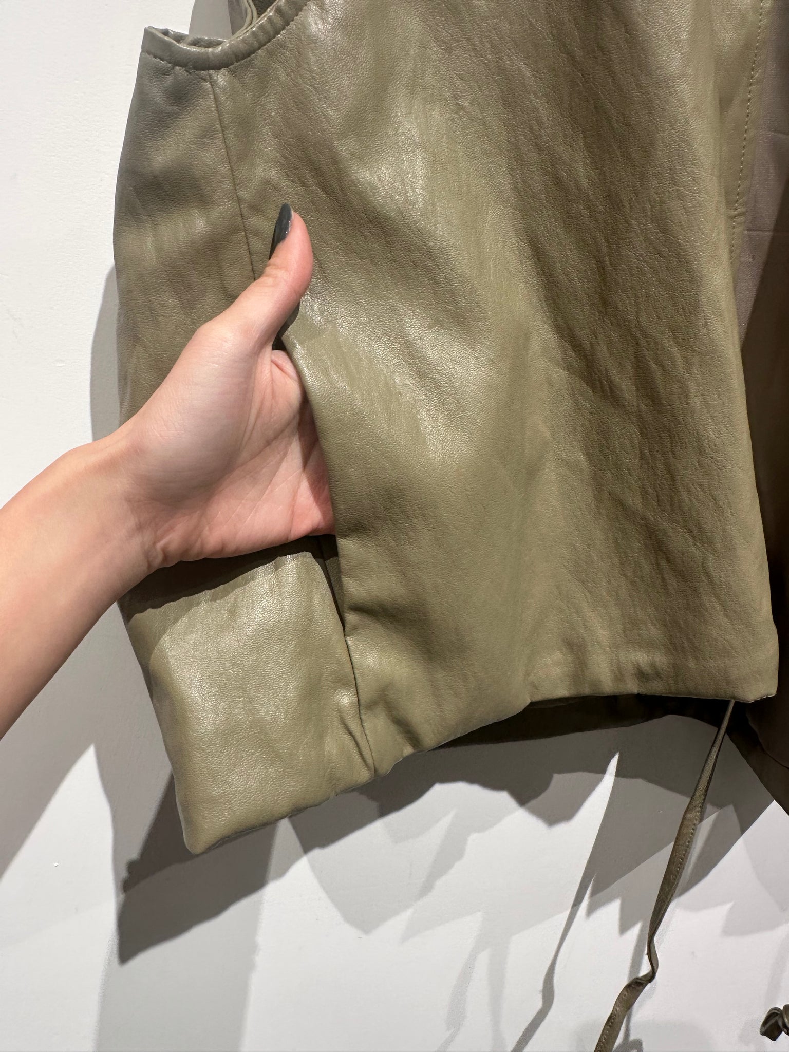 O2 Faux Leather Vest  (9-11Oct $448, 之後批發價$468)