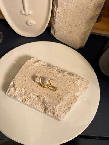 Double Curve Pearl Earrings Gold