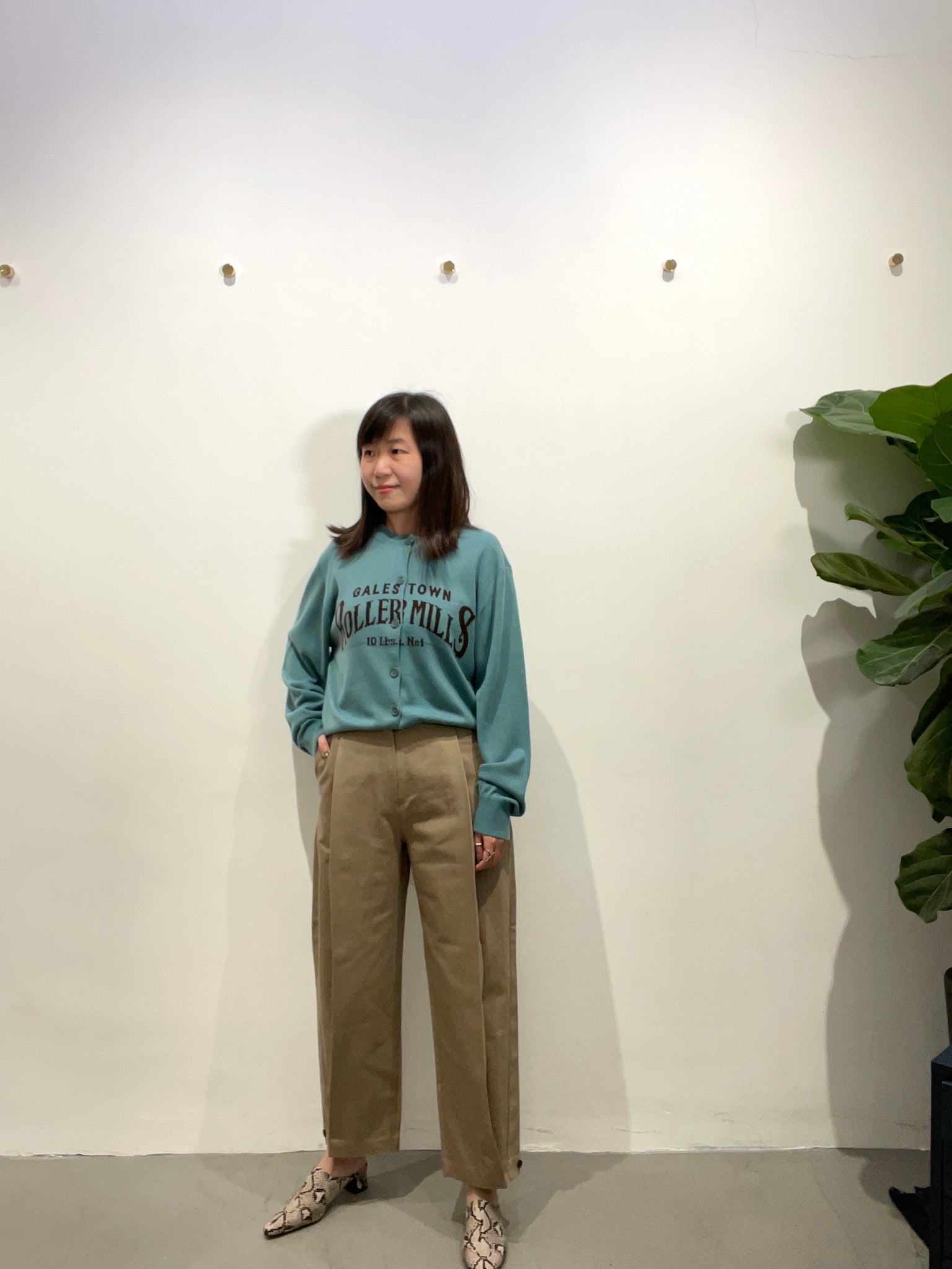 Edge Button Pants Khaki