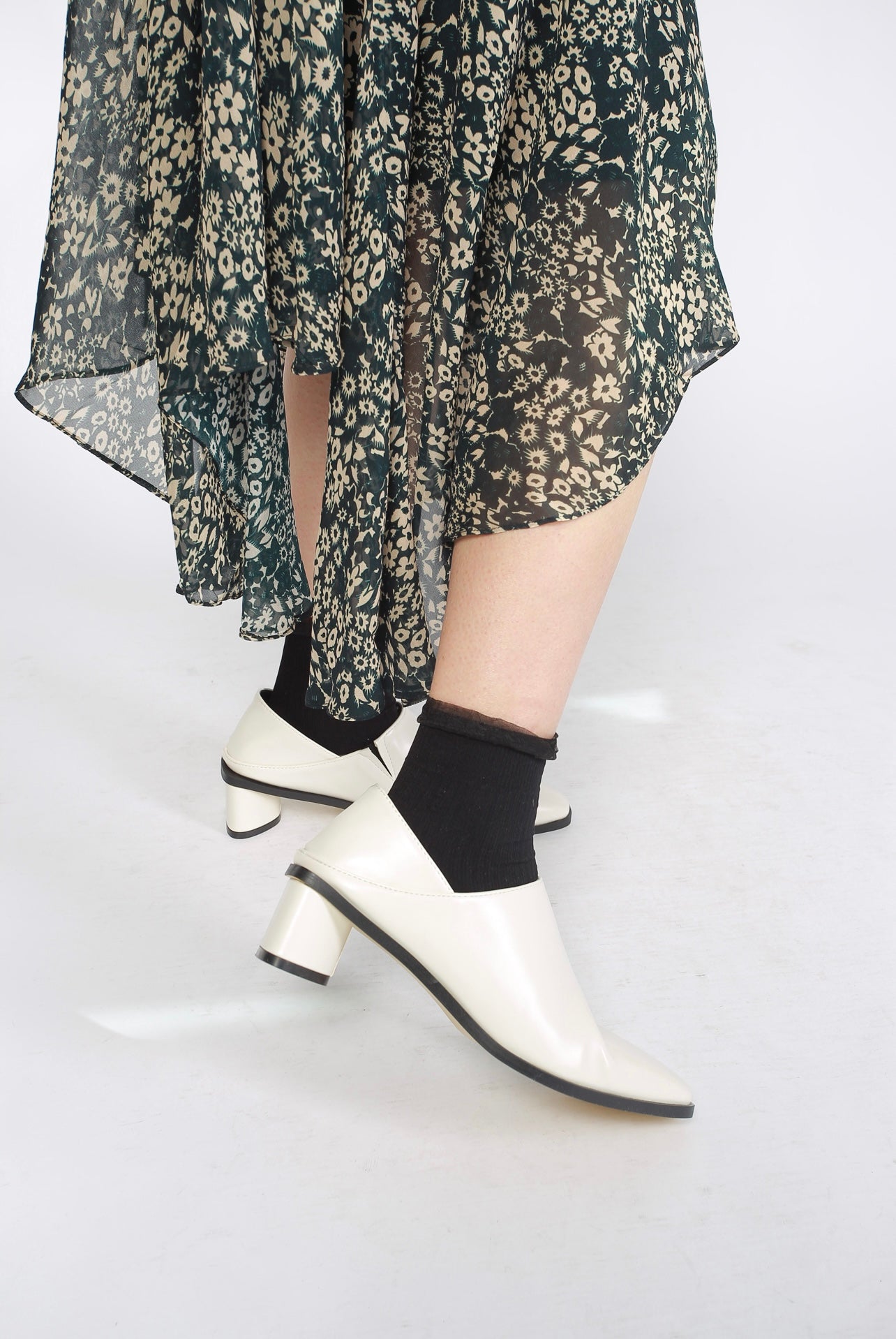 Triangular Heels Taper Shoes White