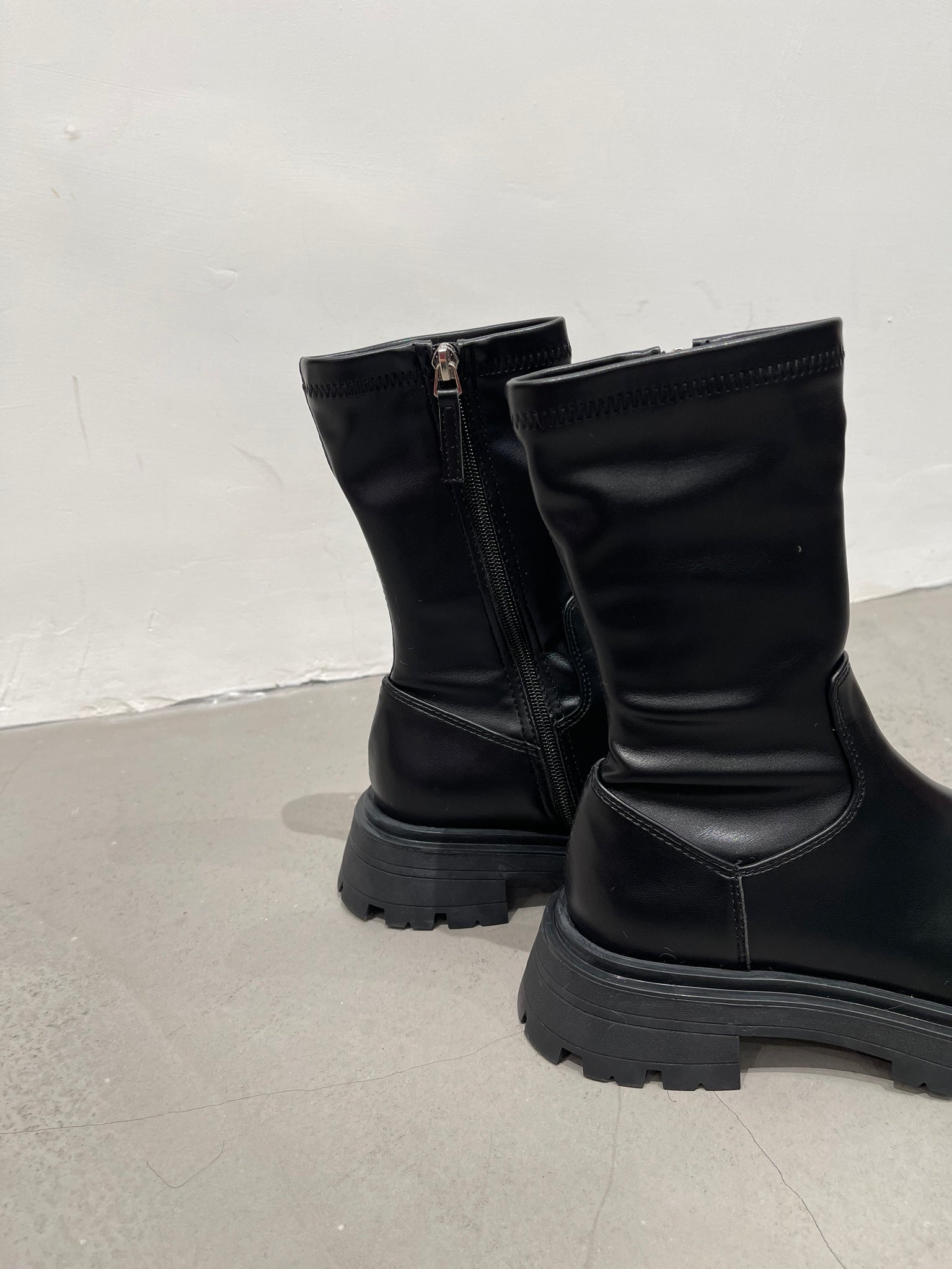 Slim Dealer Boots Black