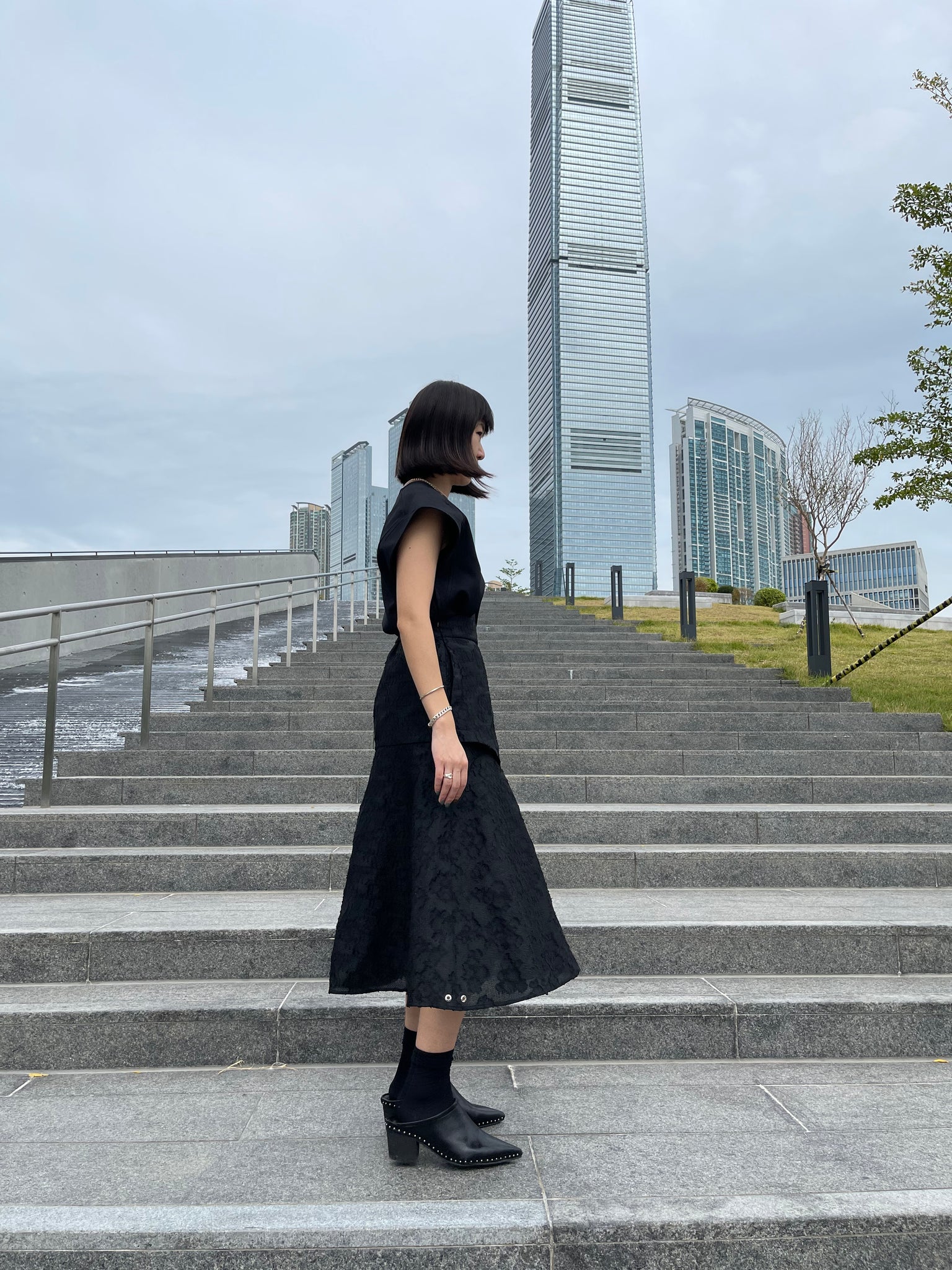 Stephy Asymmetric Skirt Black