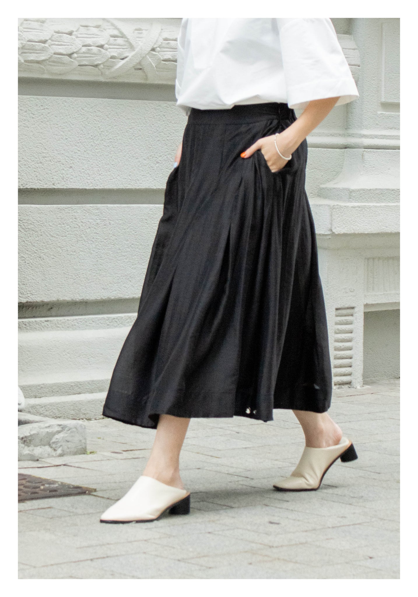 Box Pleated Skirt Black - whoami