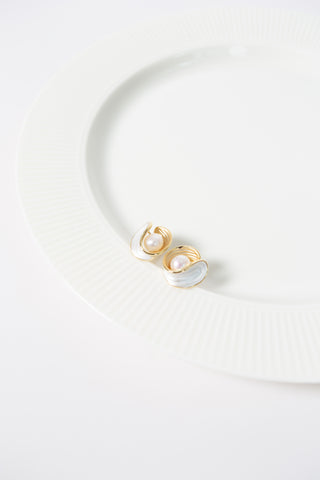 Pearl In Wave Earrings