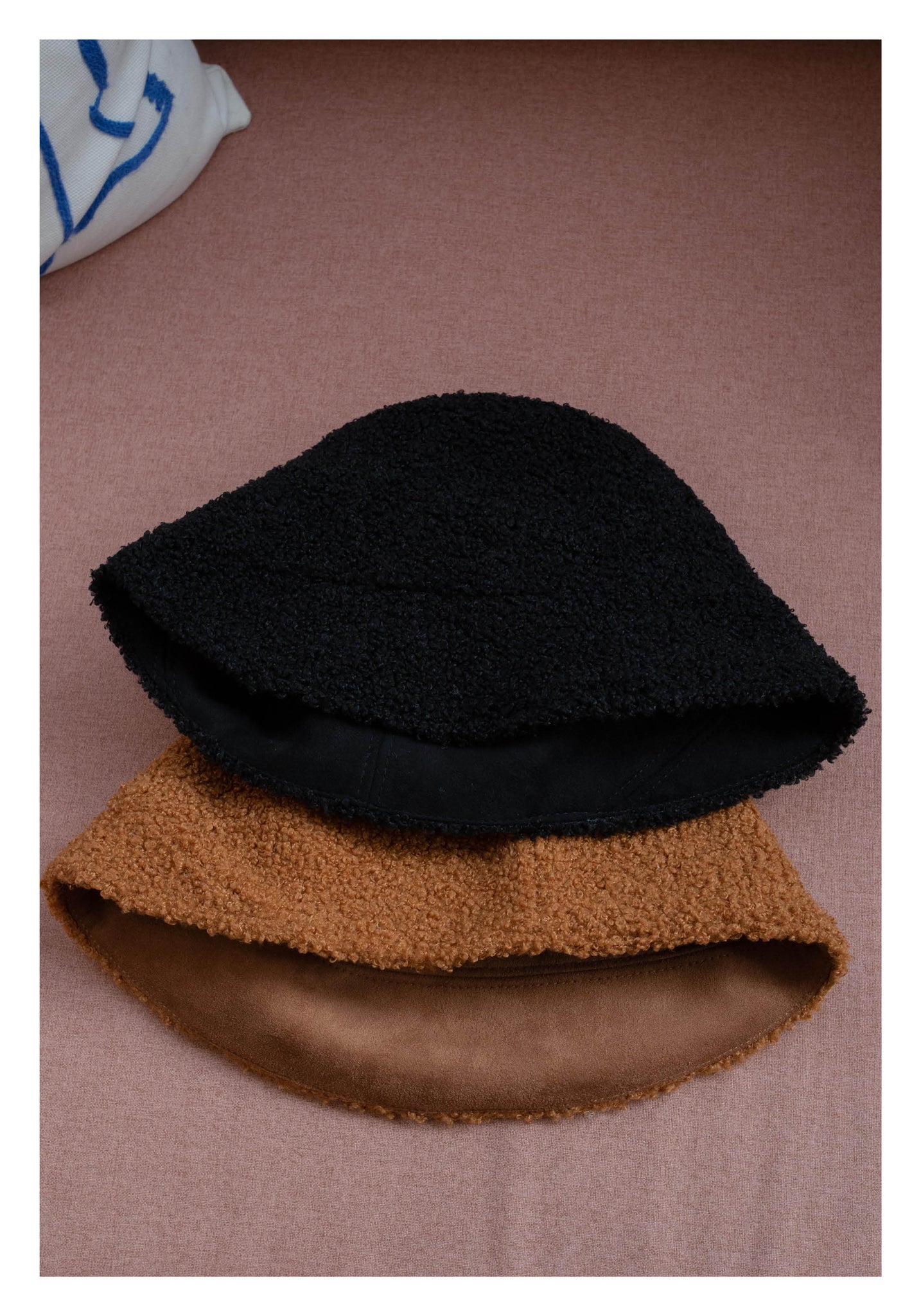 Double Sides Shearling Suede Buckle Hat Caramel - whoami