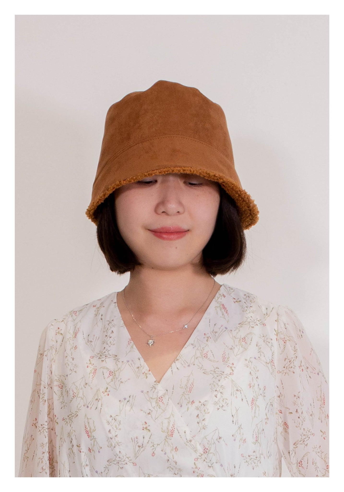 Double Sides Shearling Suede Buckle Hat Caramel - whoami