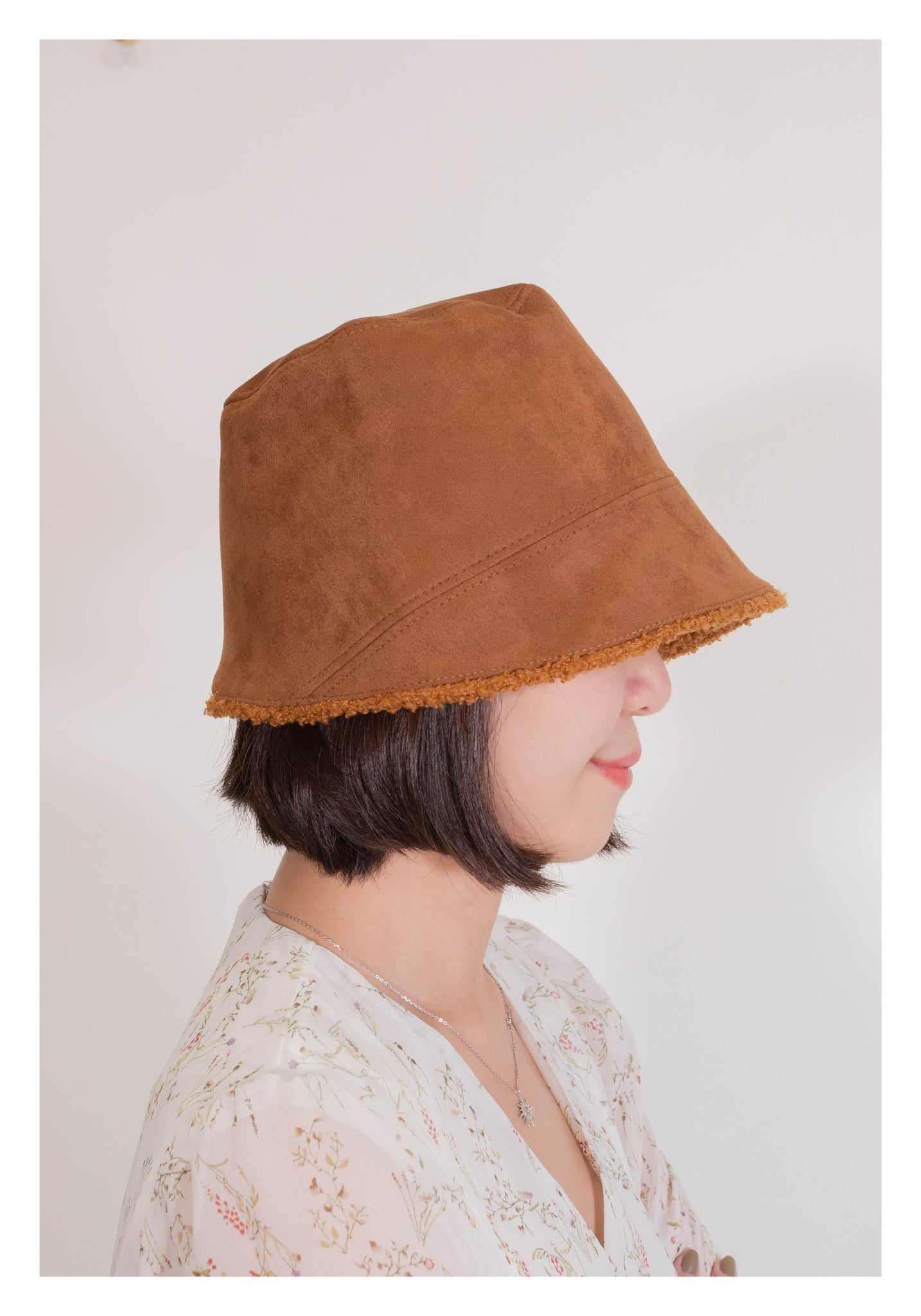Double Sides Shearling Suede Buckle Hat Caramel - whoami