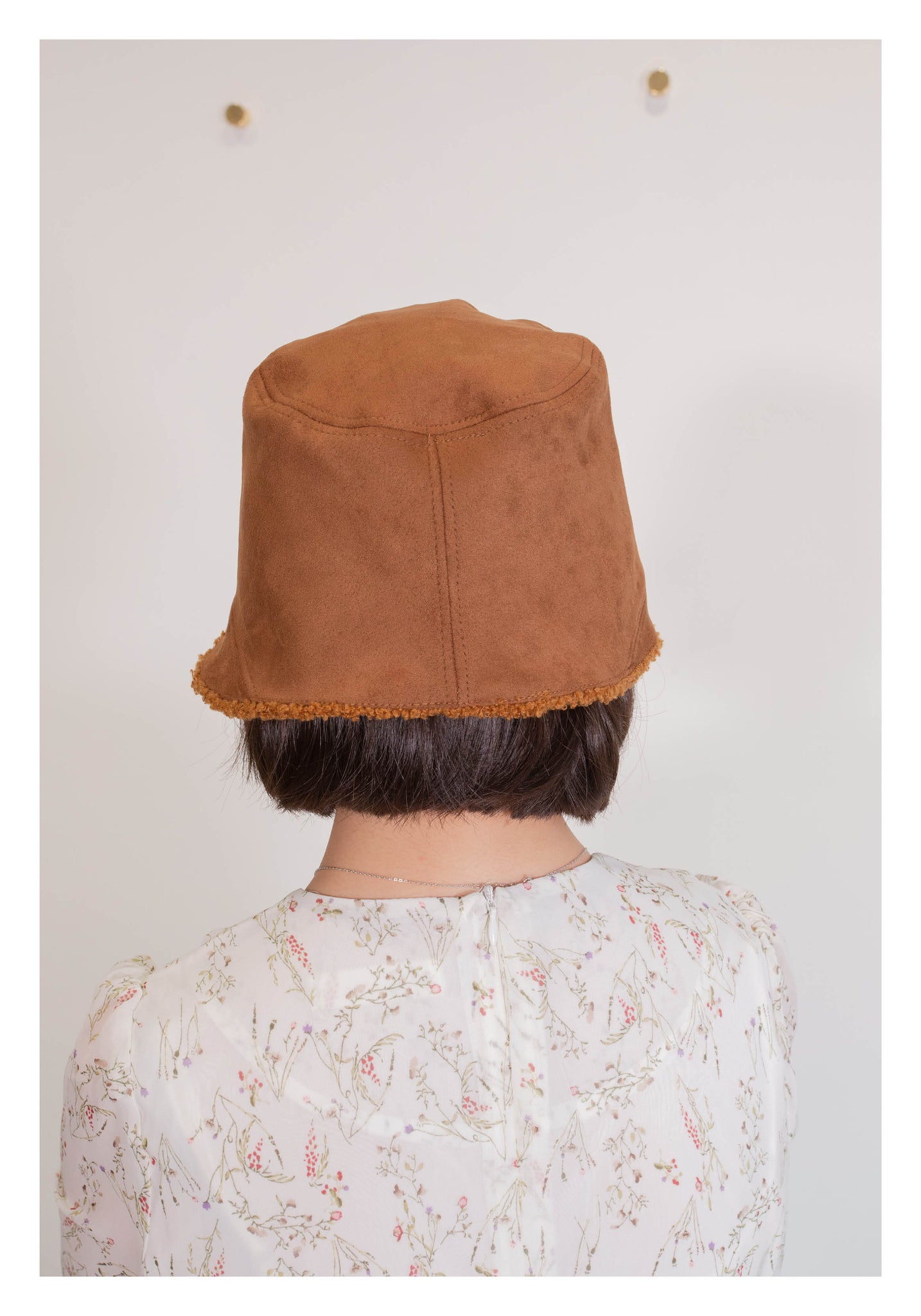 Double Sides Shearling Suede Buckle Hat Caramel - whoami