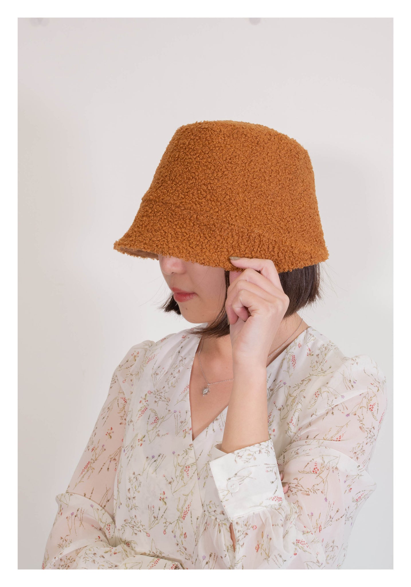 Double Sides Shearling Suede Buckle Hat Caramel - whoami