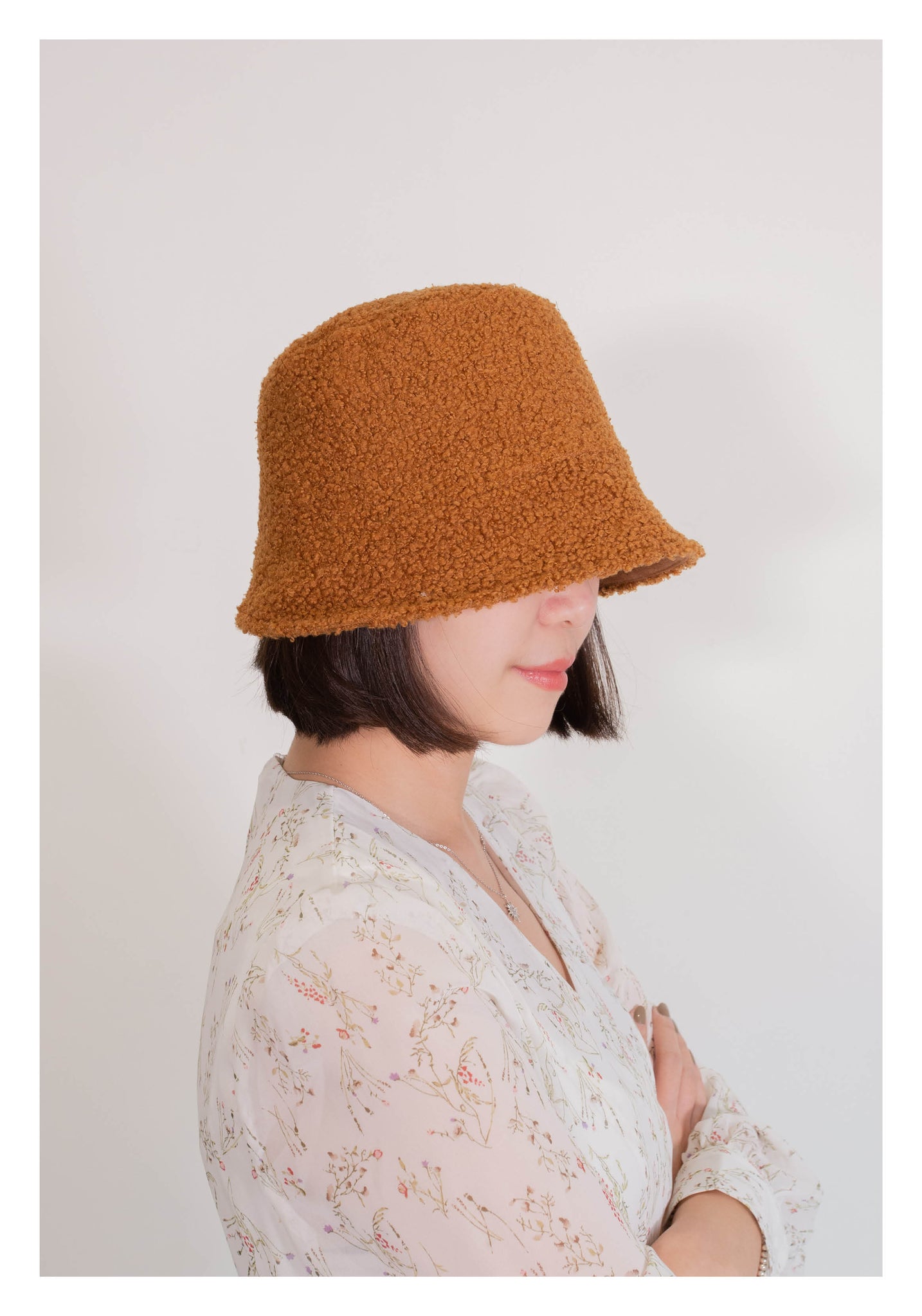 Double Sides Shearling Suede Buckle Hat Caramel - whoami