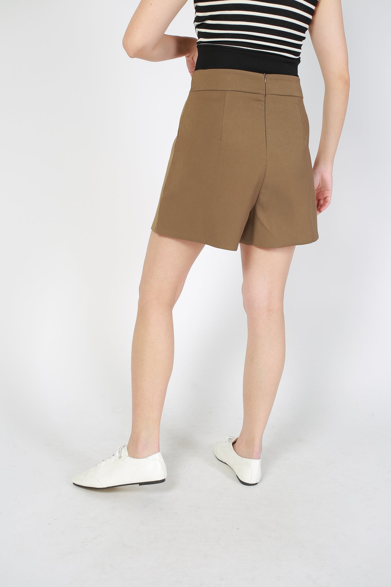 Daily Front Flip Shorts Khaki