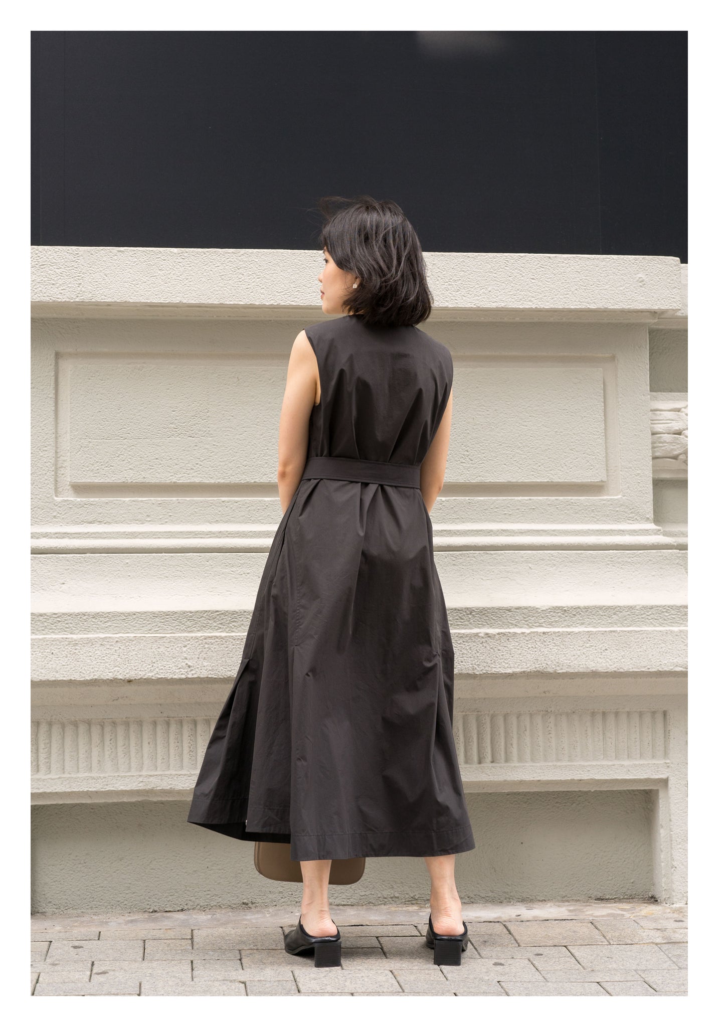 Silhouette Pleats Sleeveless Dress Black - whoami