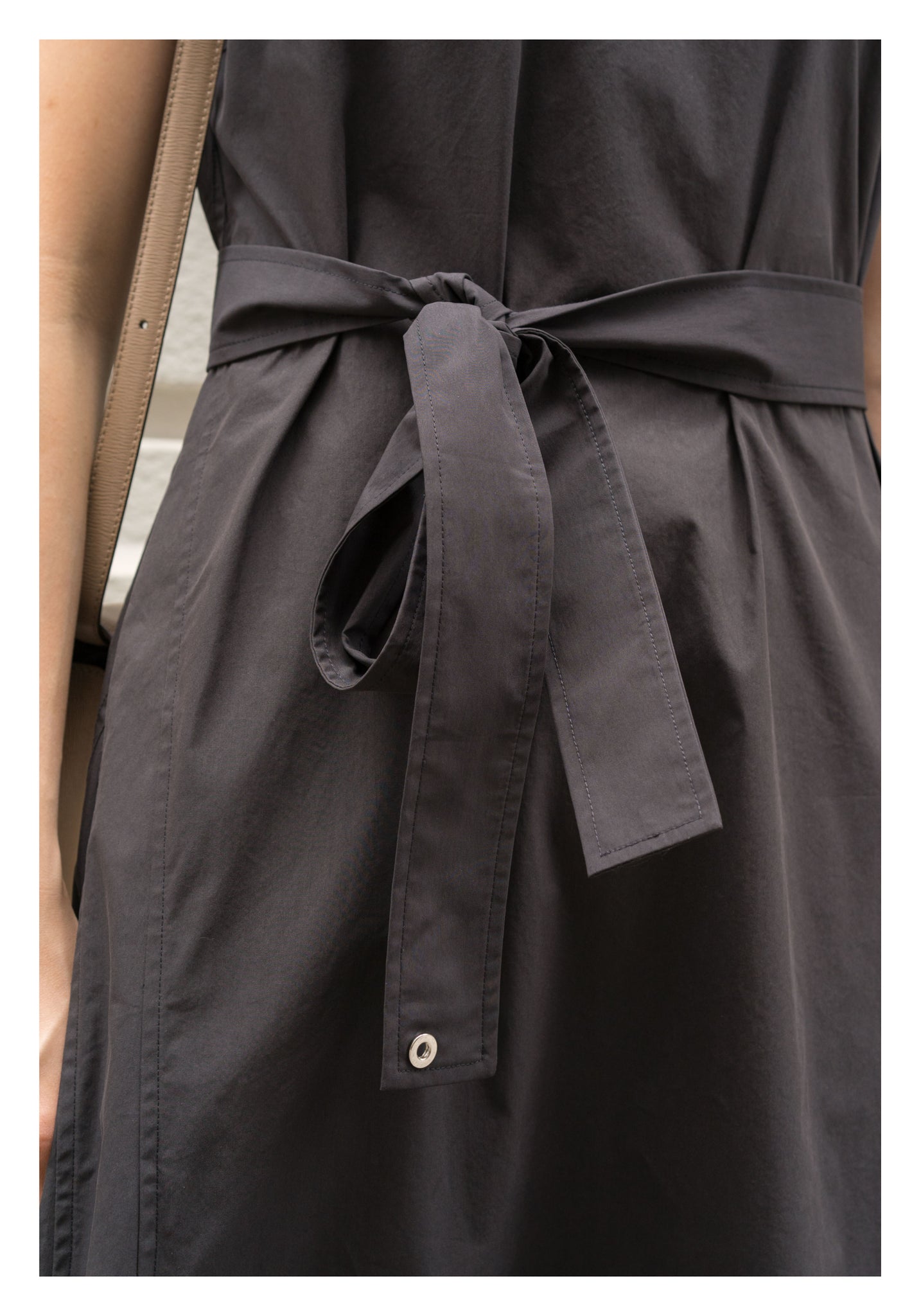 Silhouette Pleats Sleeveless Dress Black - whoami