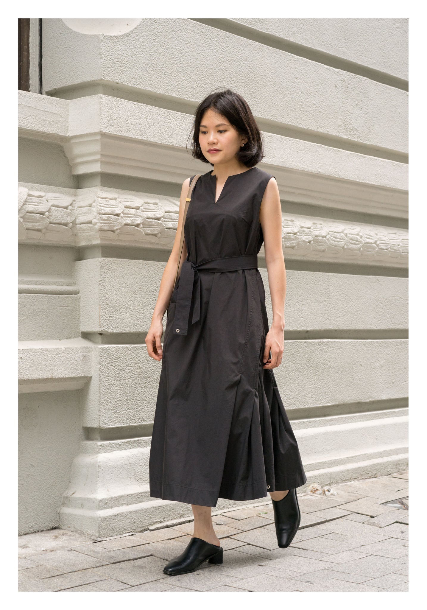 Silhouette Pleats Sleeveless Dress Black - whoami