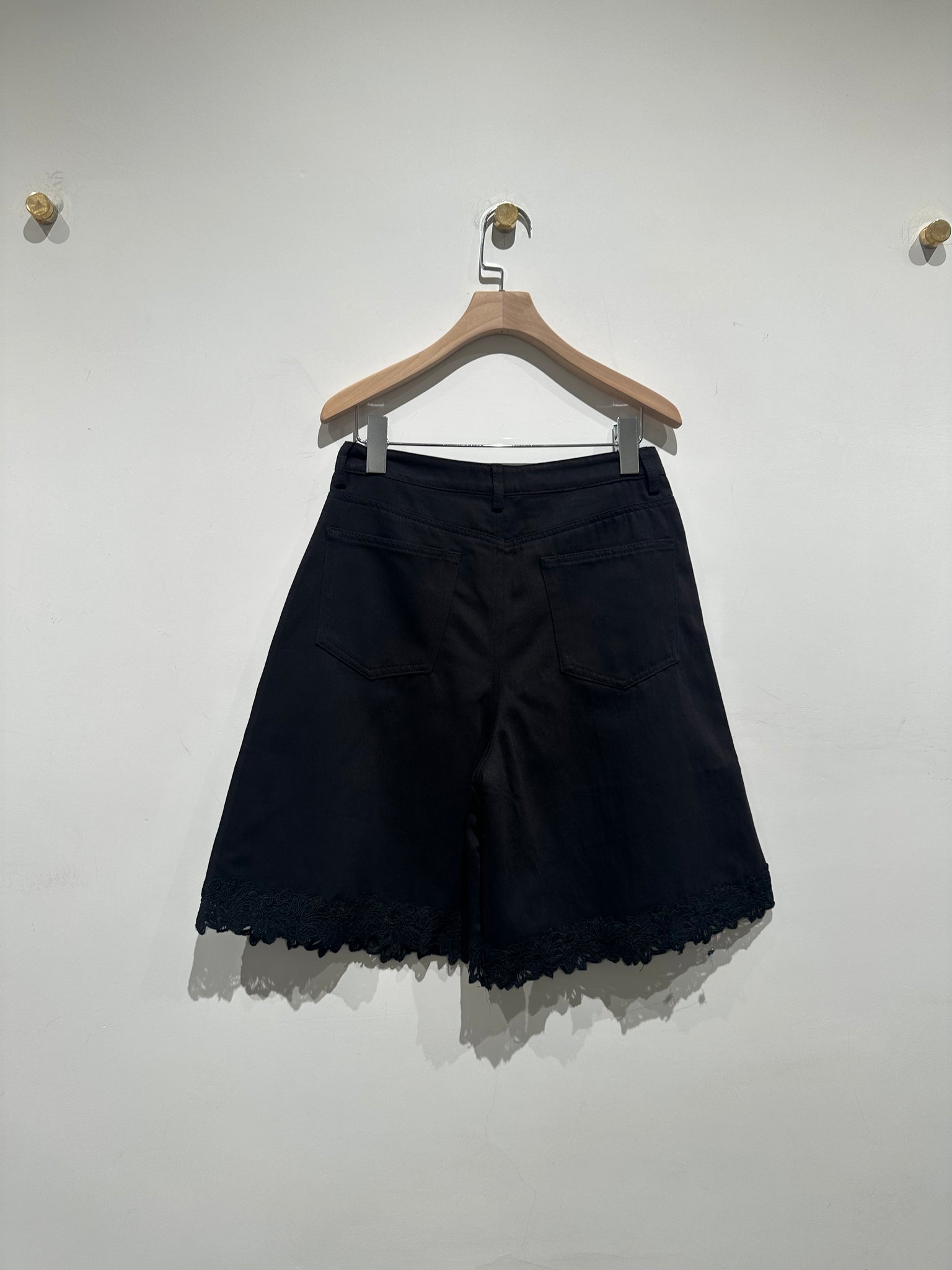 Cool Lace Hem Short  (24-27Jun 超抵價$428, 之後批發價$468)