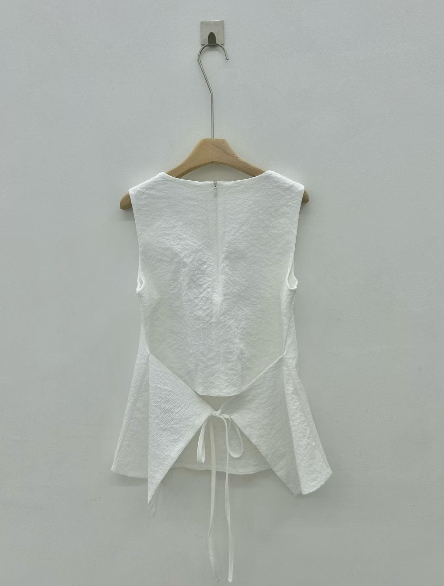 Cool Fabric Back Tie Vest (18-20Jun 超抵價$348, 之後批發價$368)