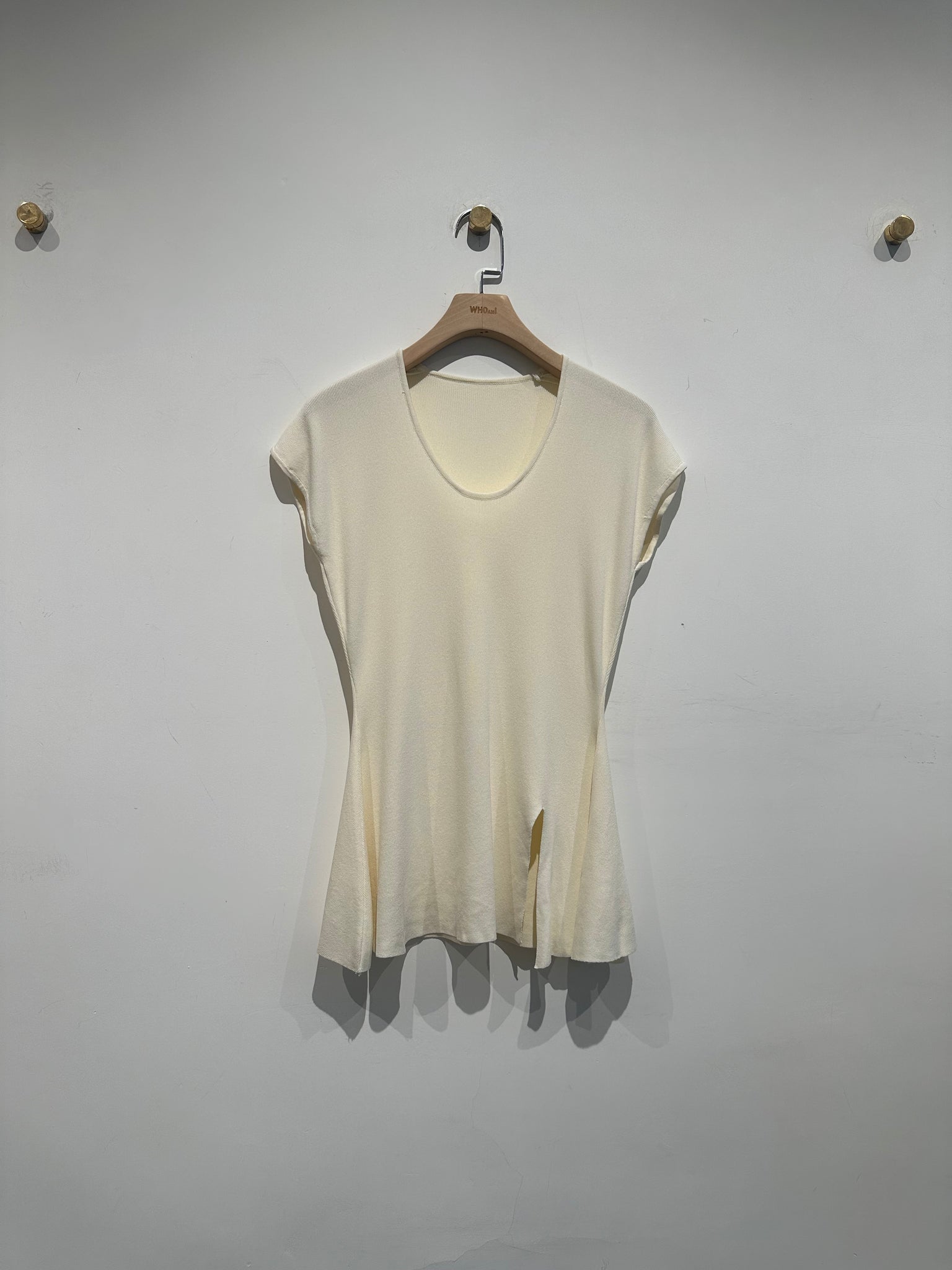 Side V Knit Top (9-11Jul 超抵價$268, 之後批發價$298)