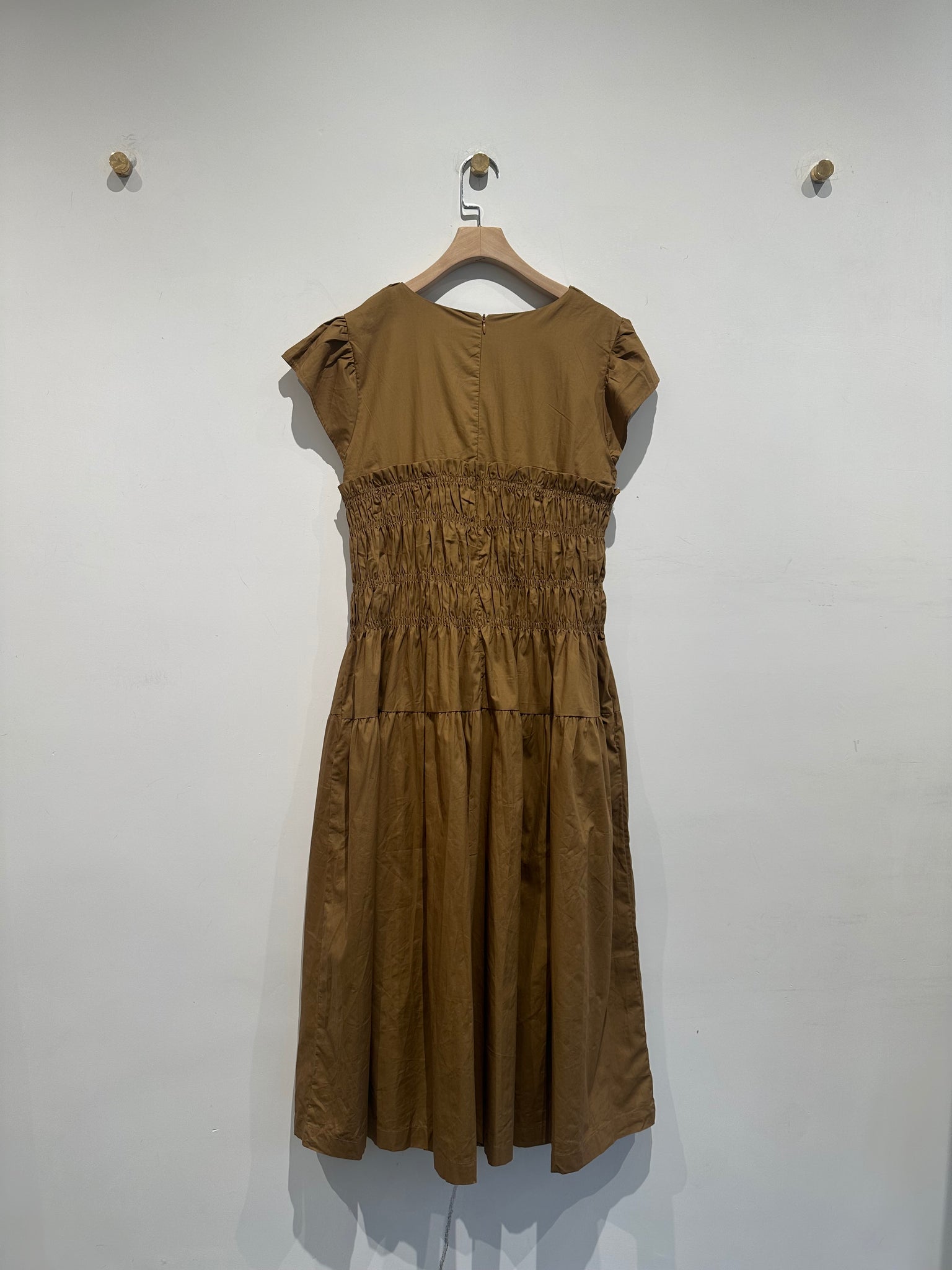 Smocking Dress Khaki (9-11Jul 超抵價$398, 之後批發價$468)