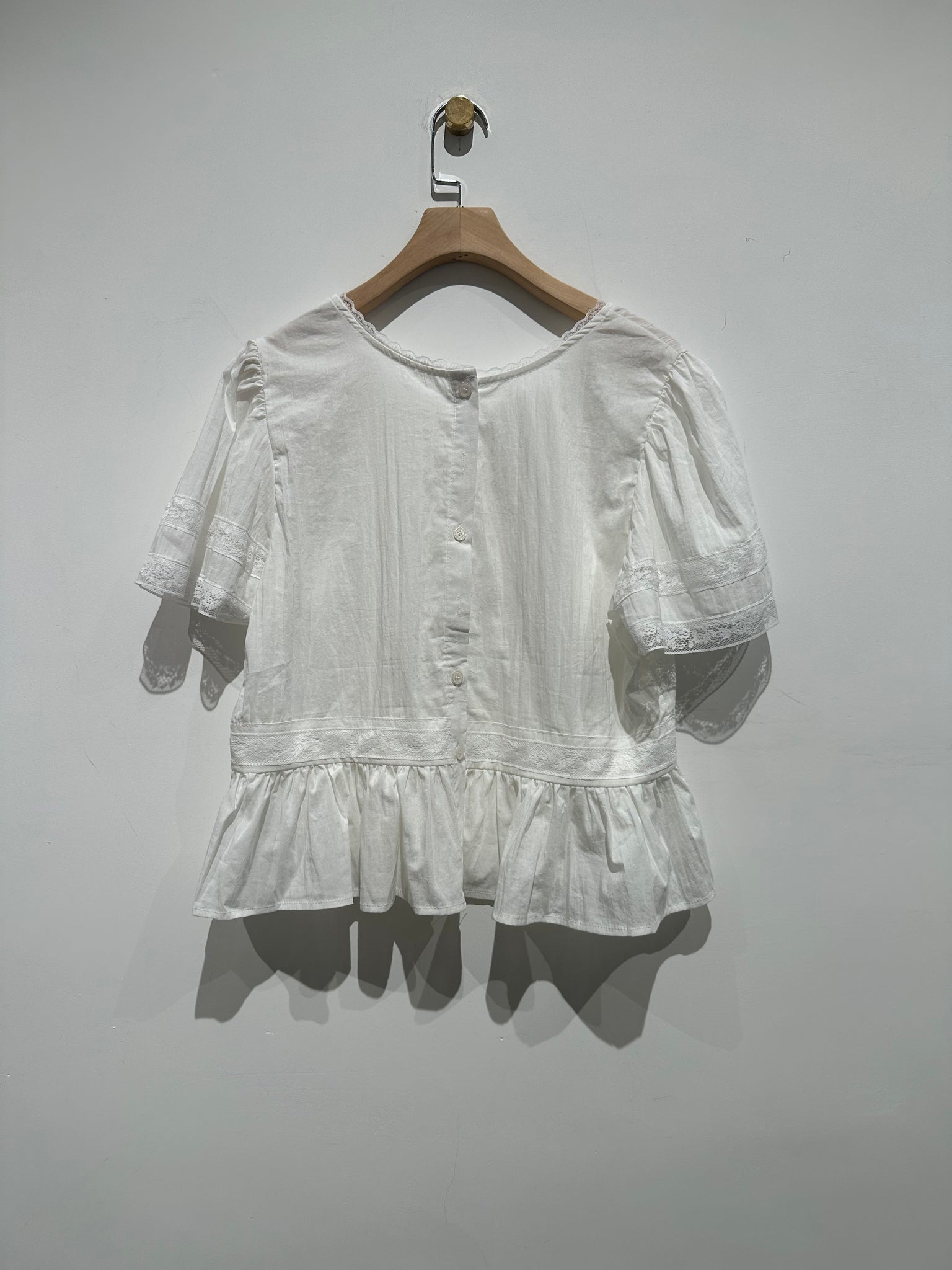 T8 lace top (19-21Jun $348, 之後批發價$398）