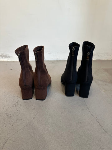 Must Have Suede Ankle Boots (限時最抵價$398至今晚23:59, 15-17Oct超抵價$448, 之後批發價$498)