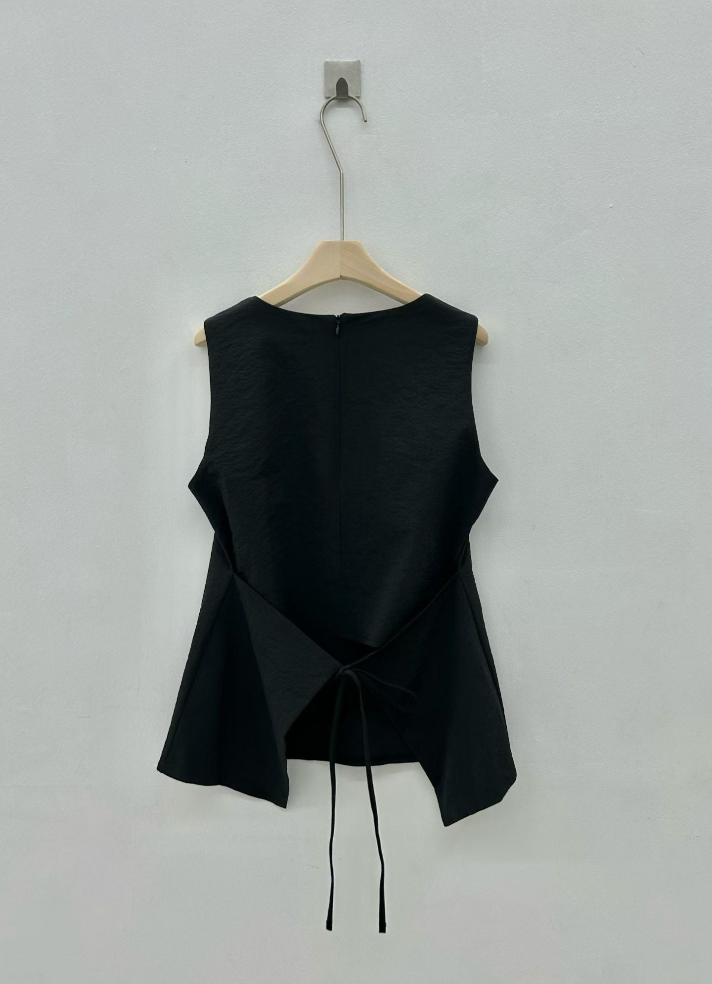 Cool Fabric Back Tie Vest (18-20Jun 超抵價$348, 之後批發價$368)