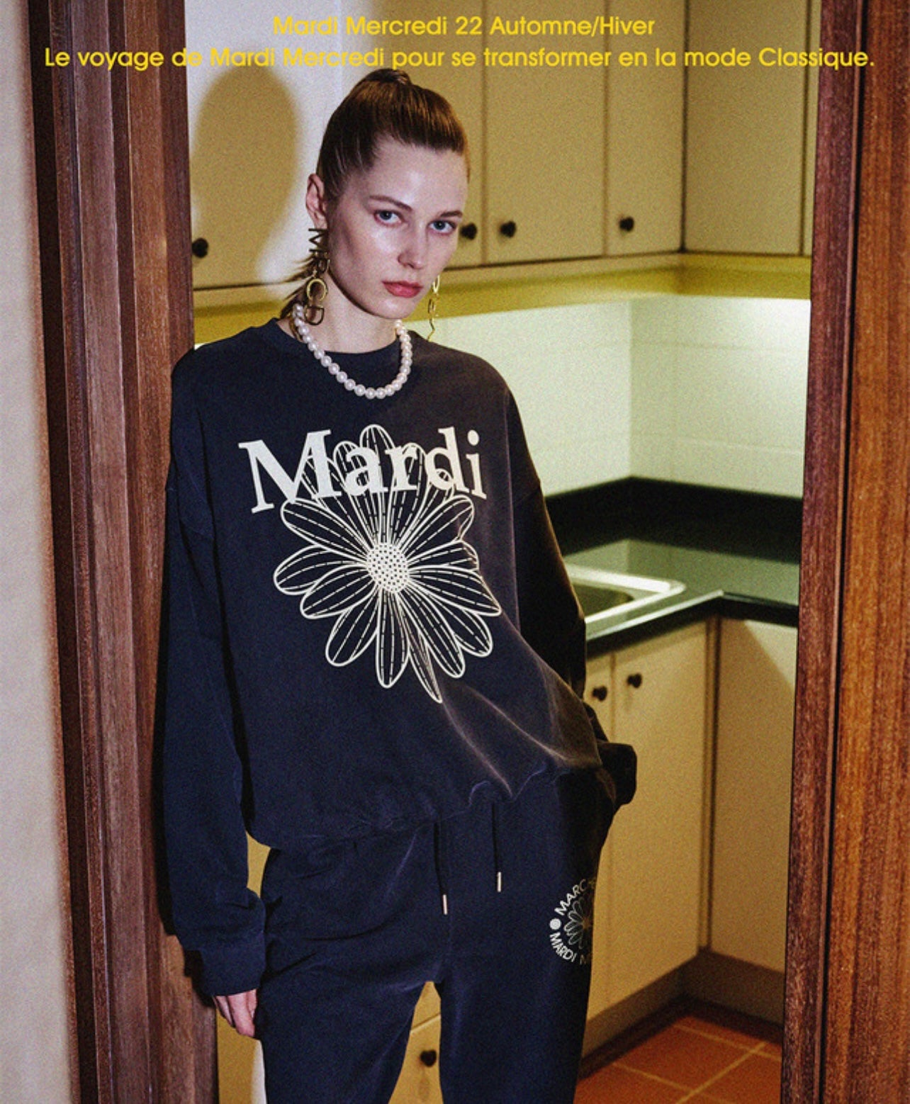 SWEATSHIRT FLOWERMARDI NAVY CREAM