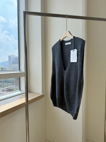 Quality Low V Knit Vest (9-11Sep超抵價$368, 之後批發價$398)