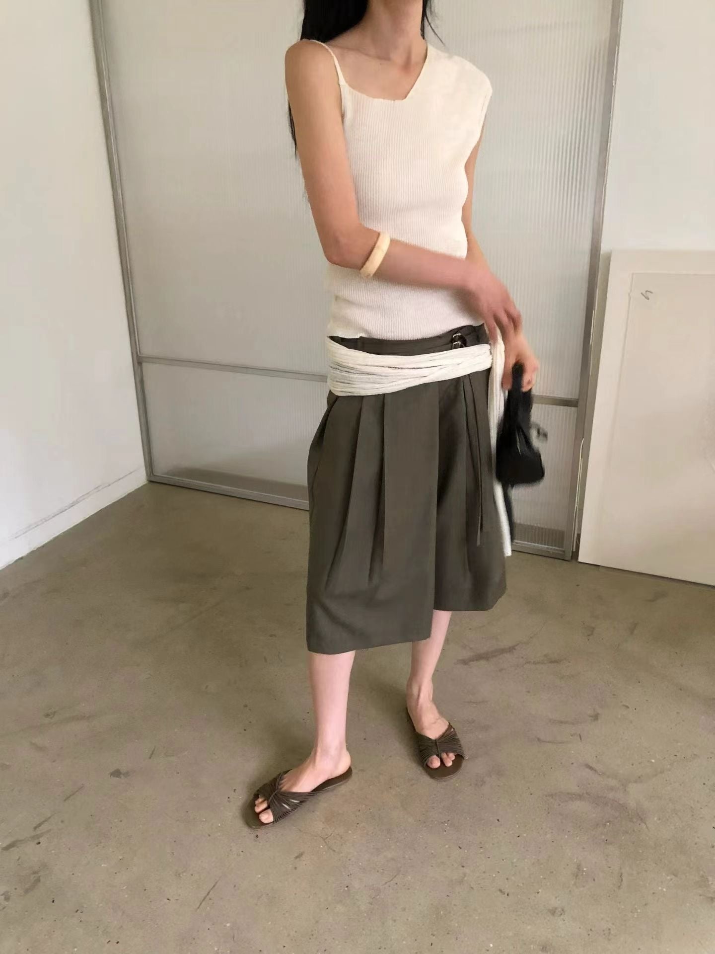 Side Buckle Bermuda Shorts  (24-27Jun 超抵價$498, 之後批發價$528)