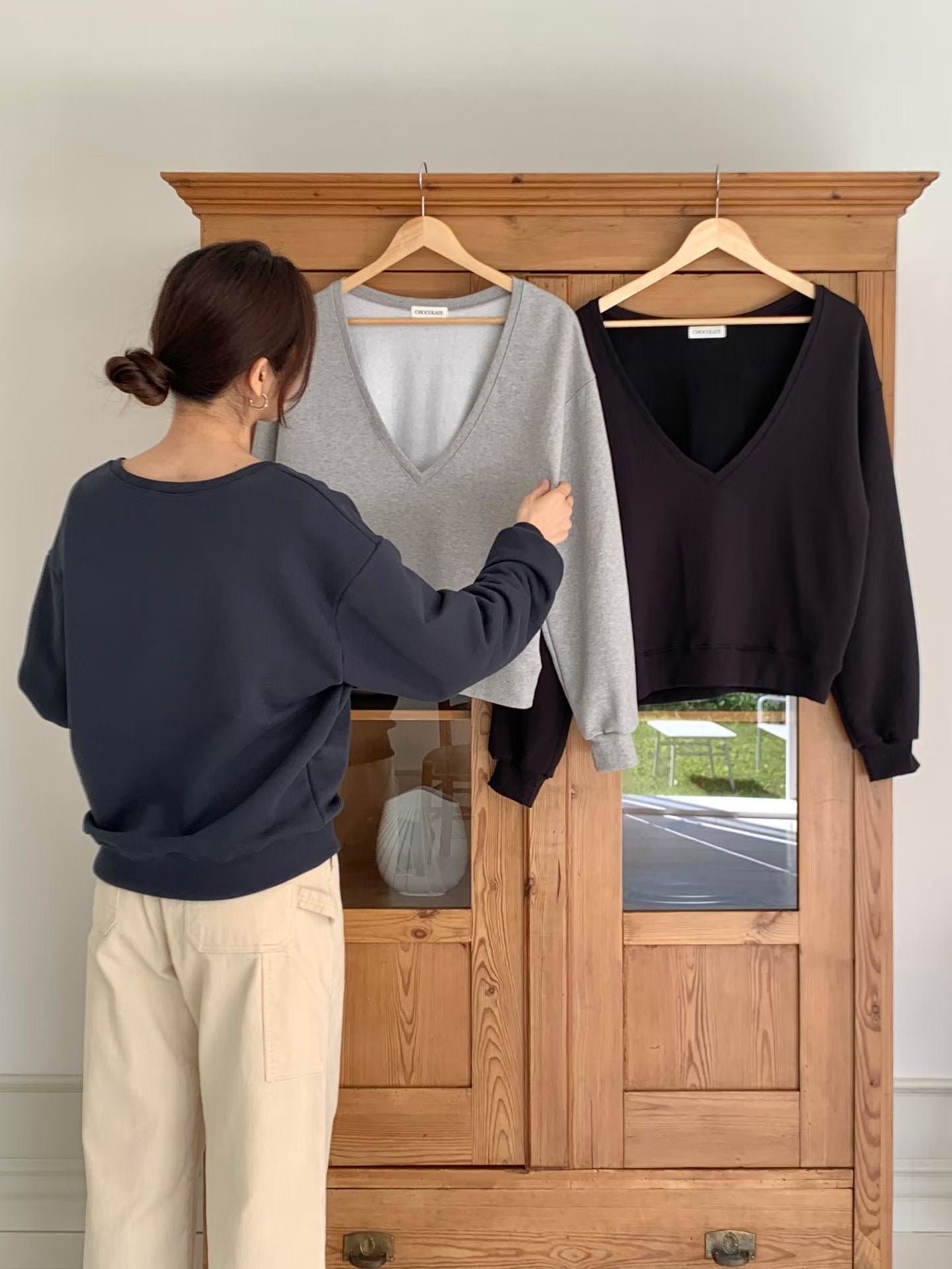 Essential Low V Sweater (15-17Oct超抵價$268, 之後批發價$298)