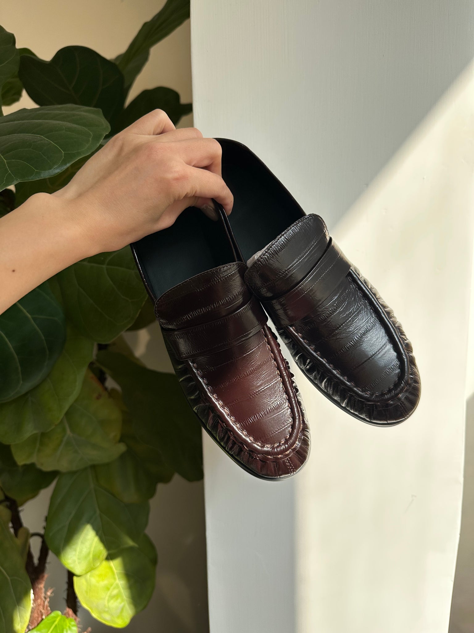 Croc Effect Leather Loafer  (14-16Jan $498, 之後批發價$598）