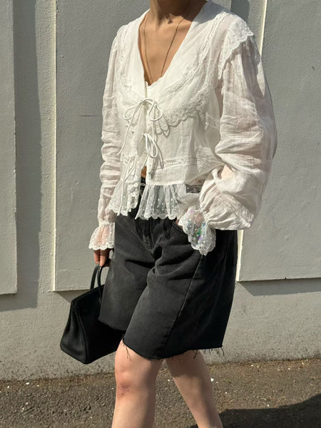 Deluxe Dot Lace Blouse (29Apr-1May $598, 之後批發價$598）