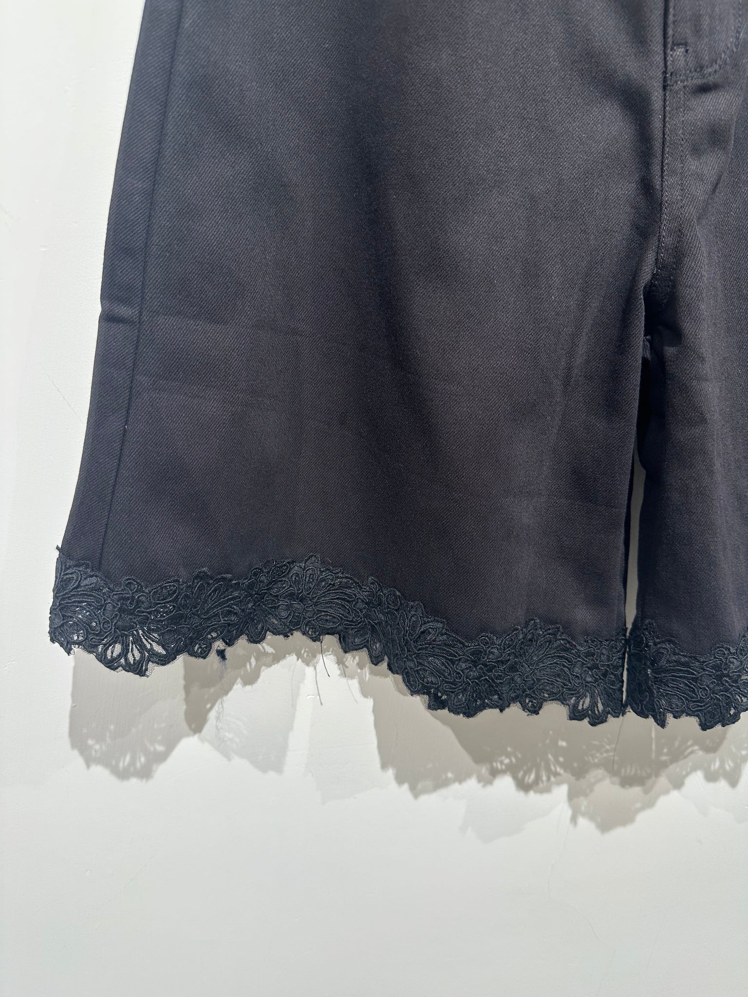 Cool Lace Hem Short  (24-27Jun 超抵價$428, 之後批發價$468)